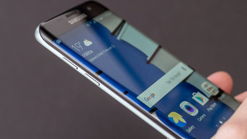 “Yılın Ekranı” Ödülü Samsung Galaxy S7 Edge’nin Oldu!